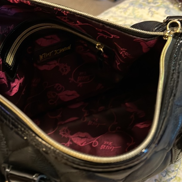 Betsy Johnson black bag with hearts - Picture 3 of 4